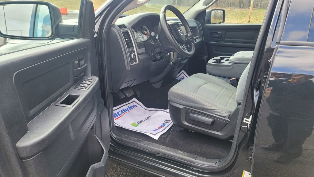 2017 RAM 1500 Express Quad Cab 4x4 6'4" Box