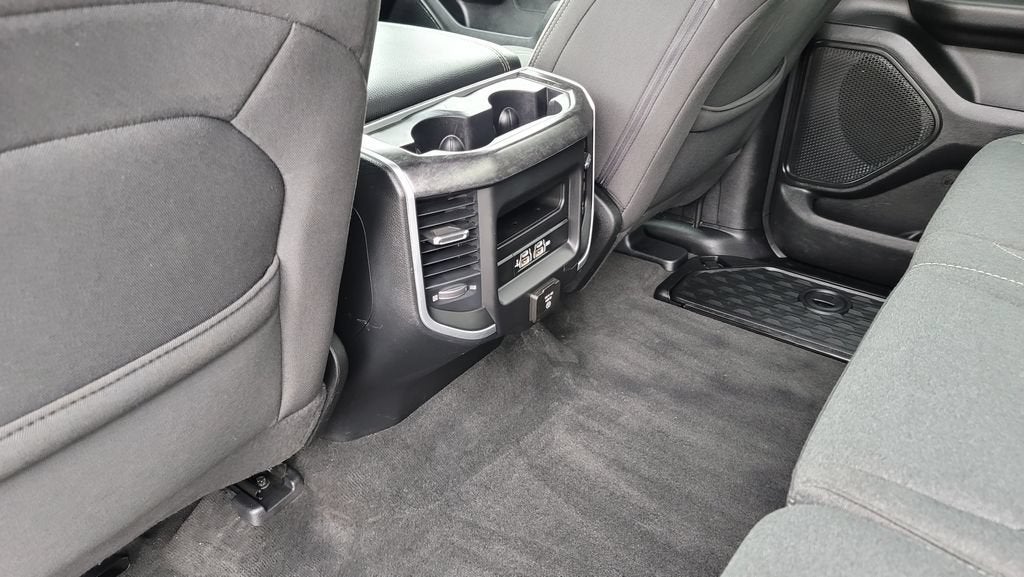 2020 RAM 1500 Big Horn Crew Cab 4x4 6'4" Box