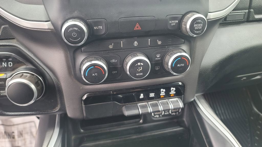 2020 RAM 1500 Big Horn Crew Cab 4x4 5'7" Box