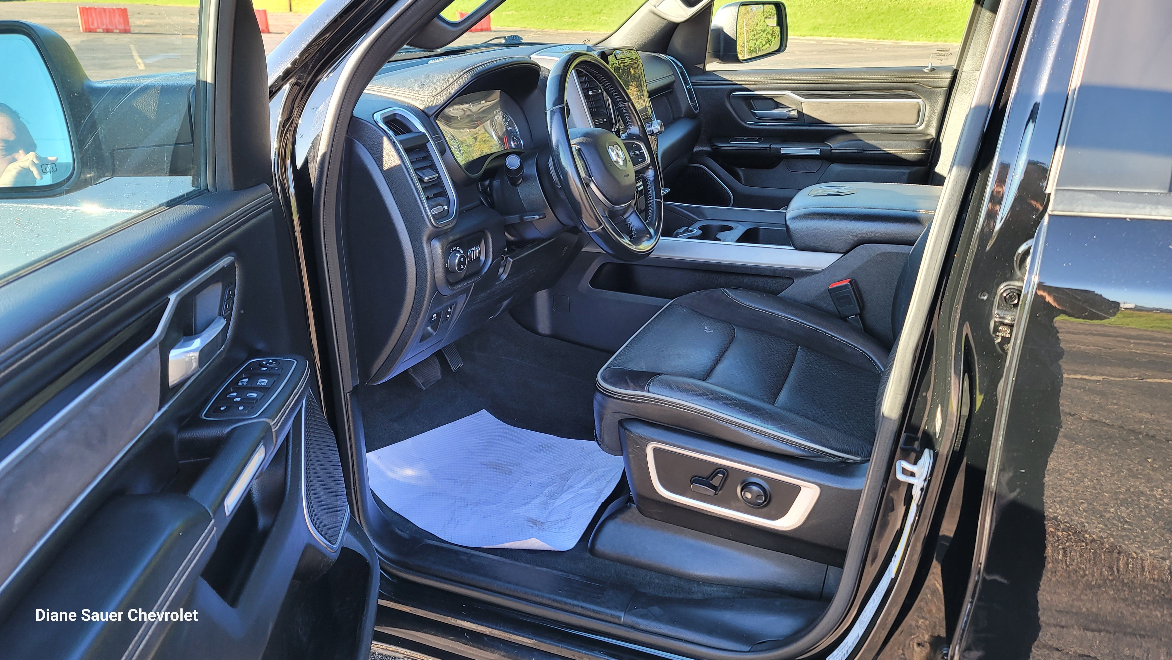 2023 RAM 1500 Laramie Crew Cab 4x4 5'7" Box