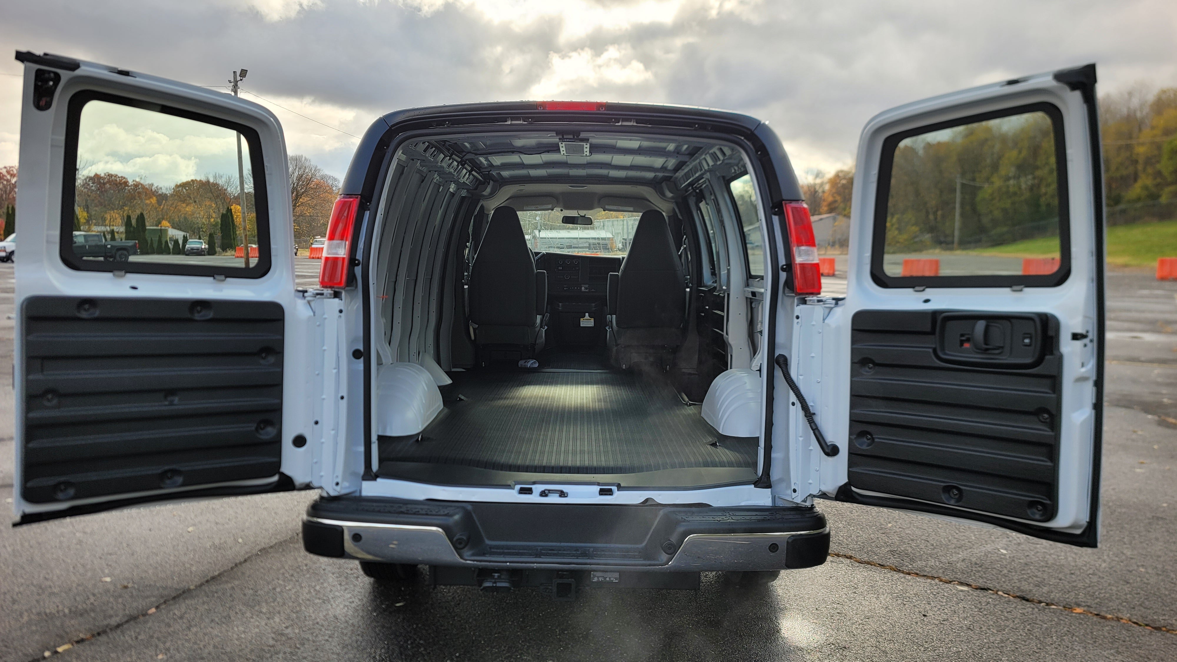 2025 Chevrolet Express Cargo 2500 WT