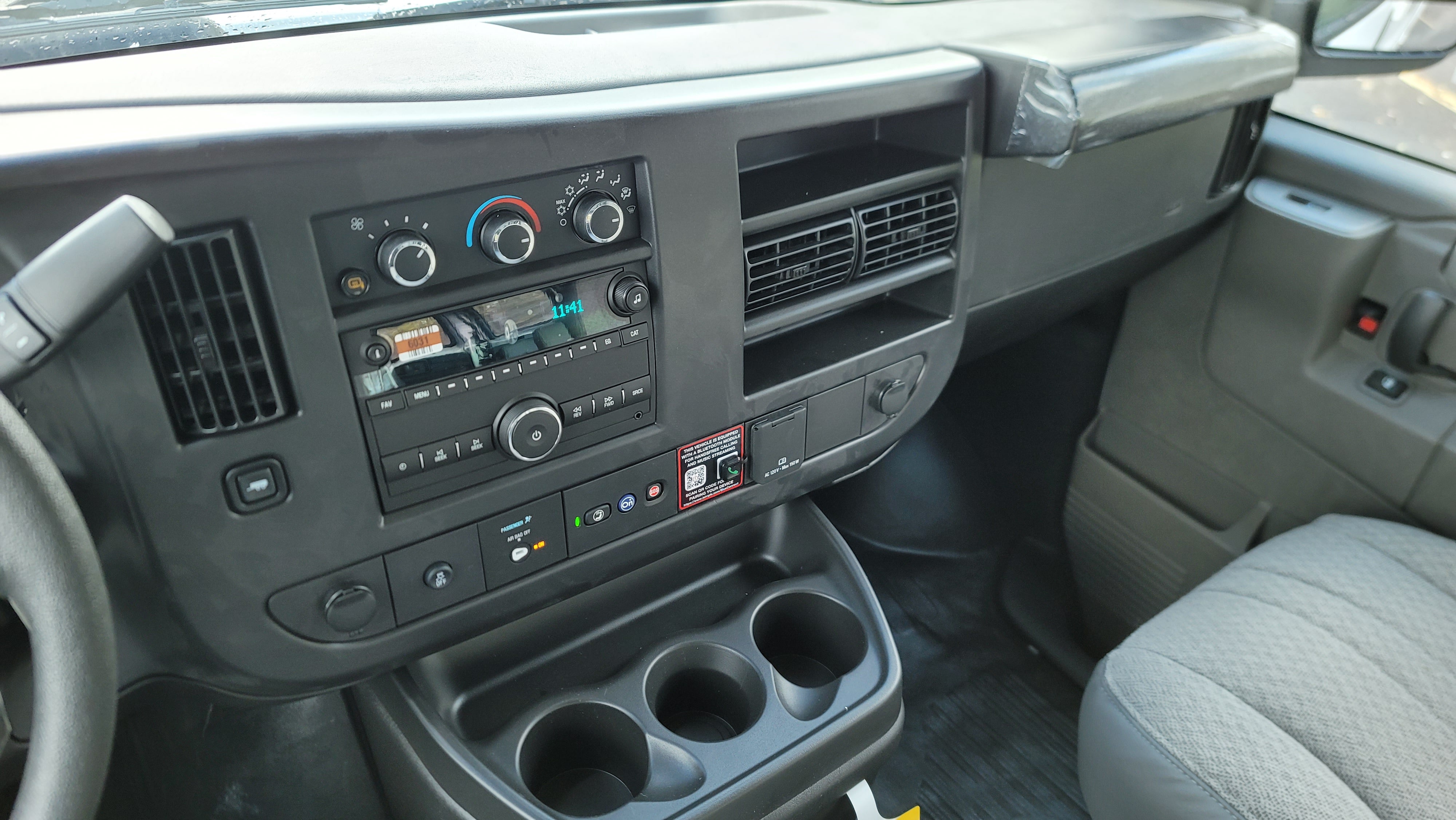2025 Chevrolet Express Cargo WT