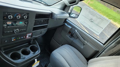 2025 Chevrolet Express Cargo WT