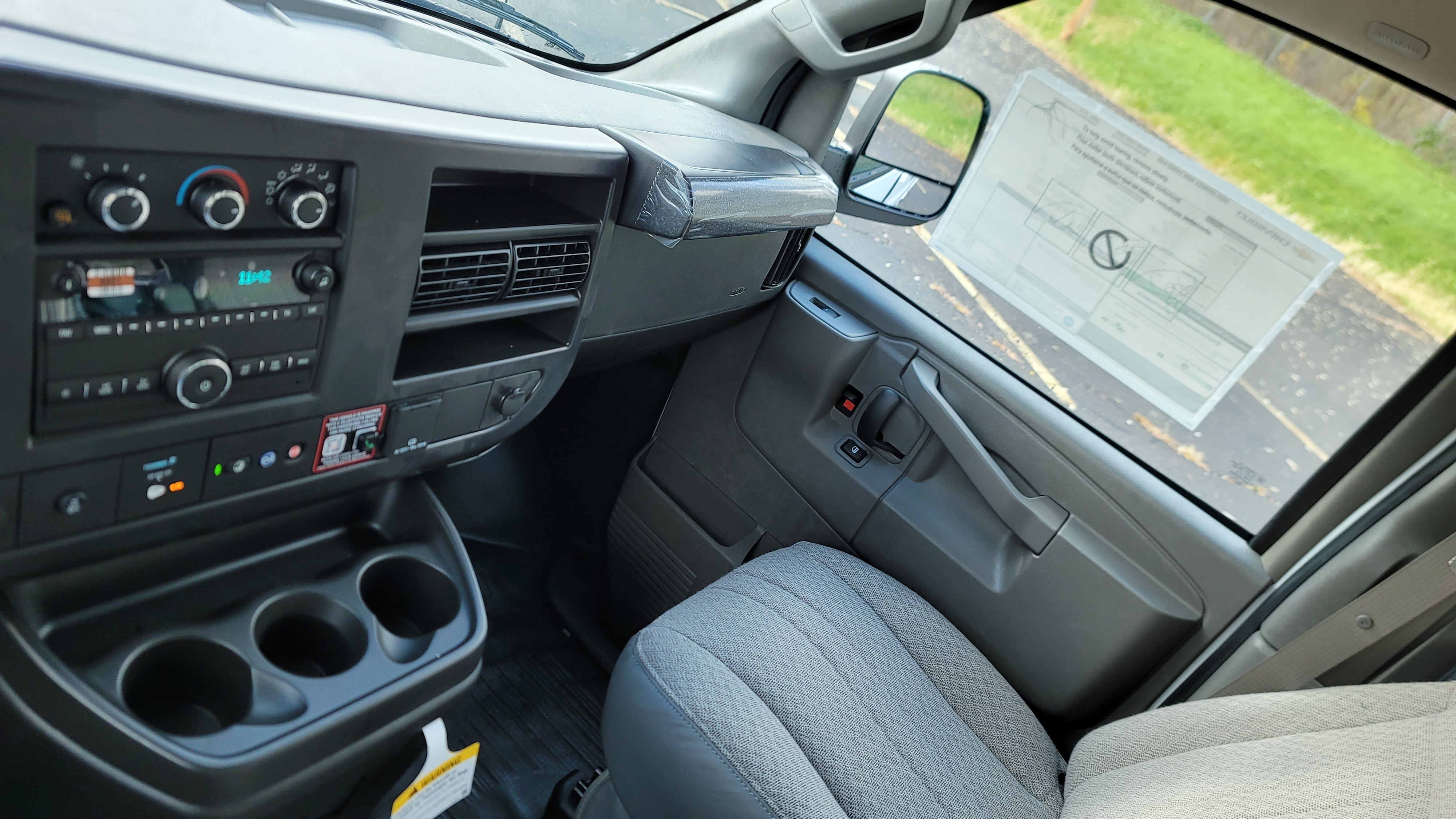 2025 Chevrolet Express Cargo WT