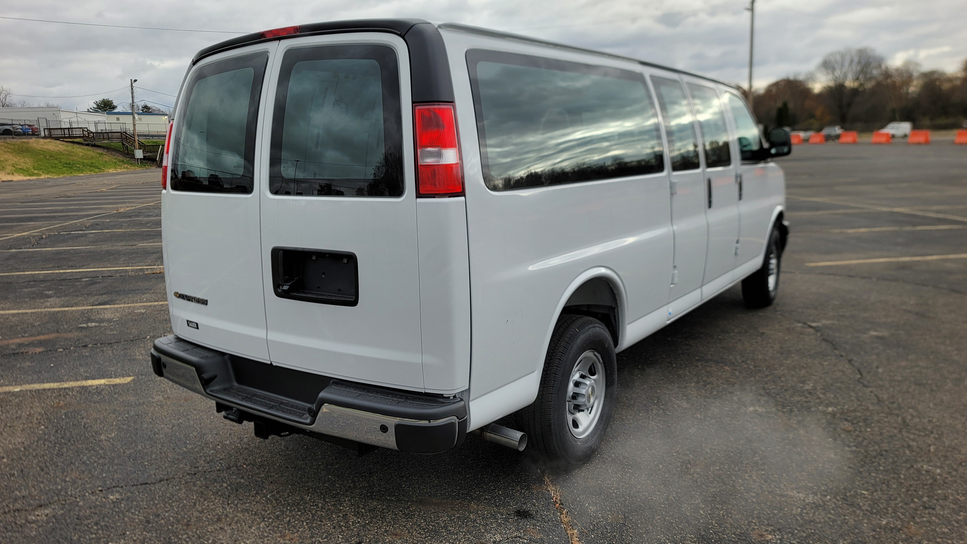 2025 Chevrolet Express Cargo WT