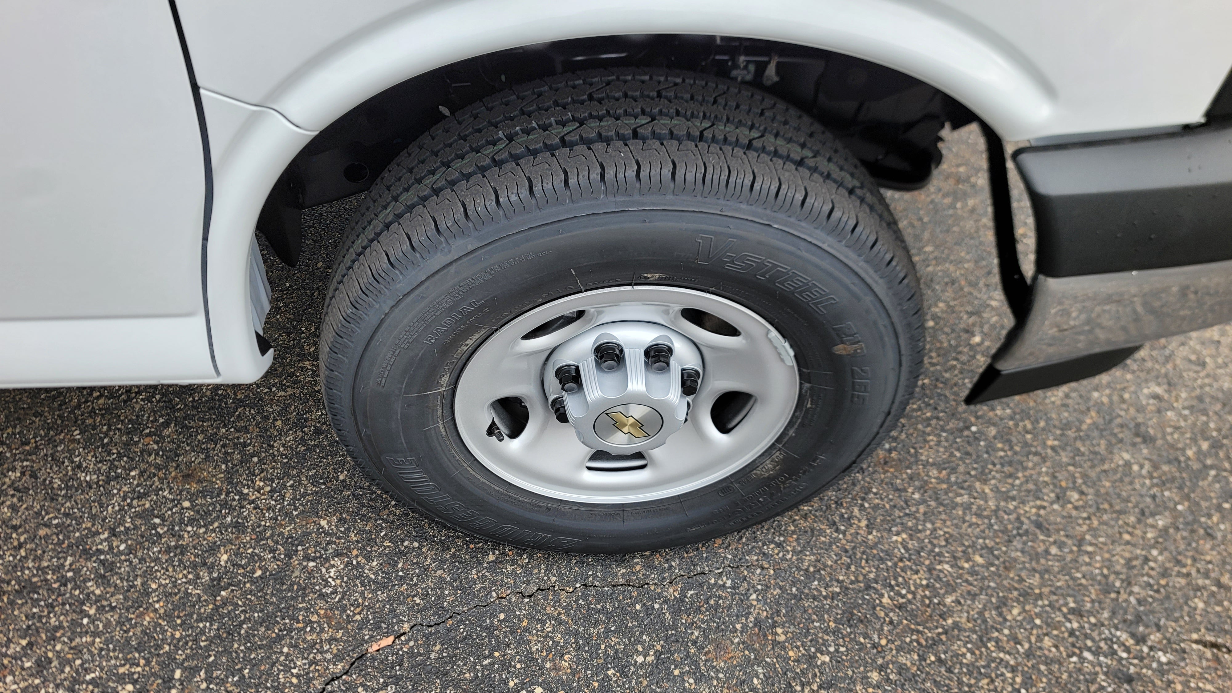 2025 Chevrolet Express Cargo WT