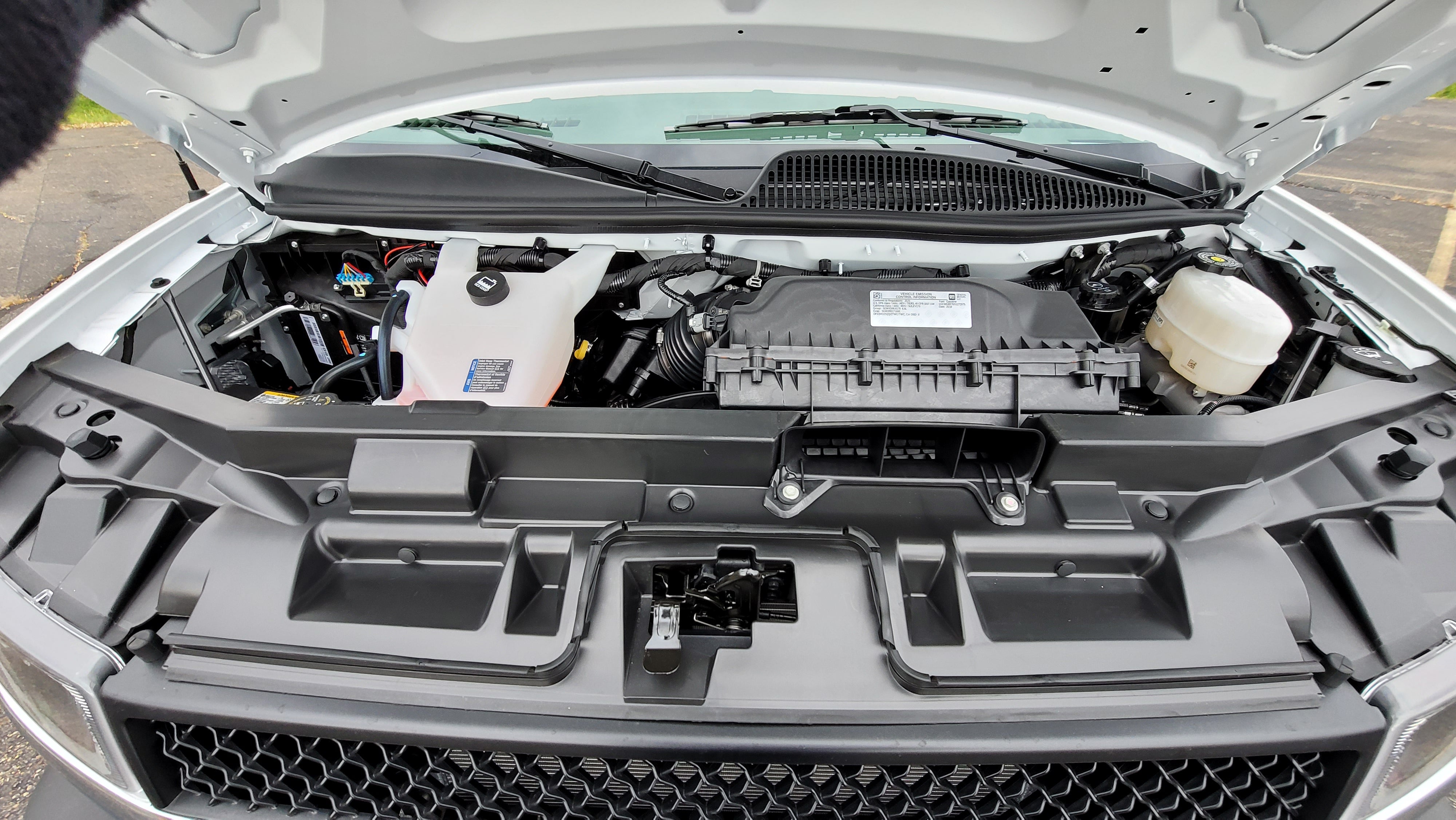 2025 Chevrolet Express Cargo WT