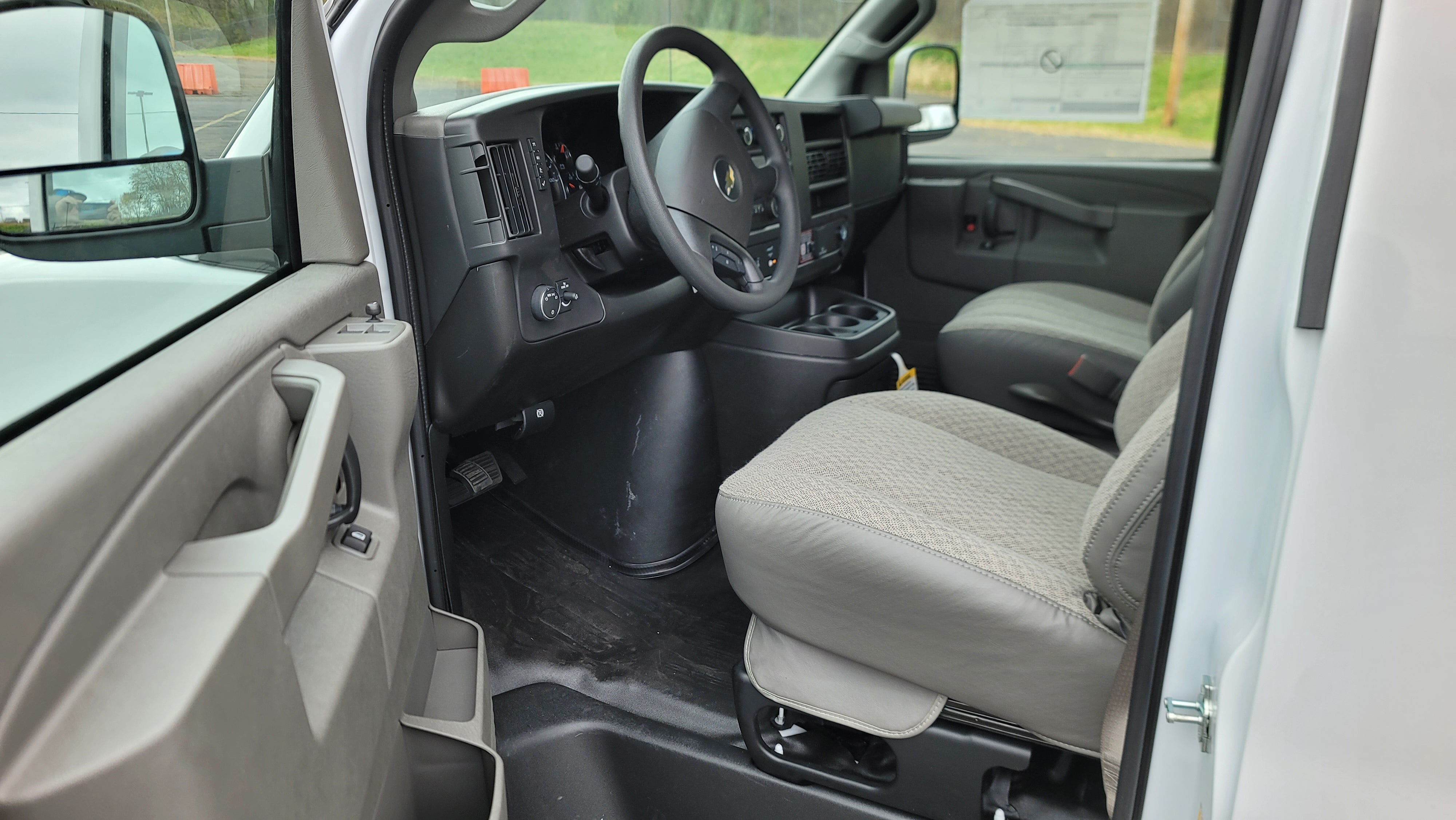 2025 Chevrolet Express Cargo WT