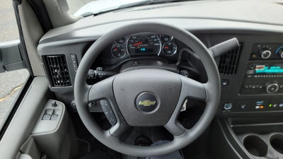 2025 Chevrolet Express Cargo WT
