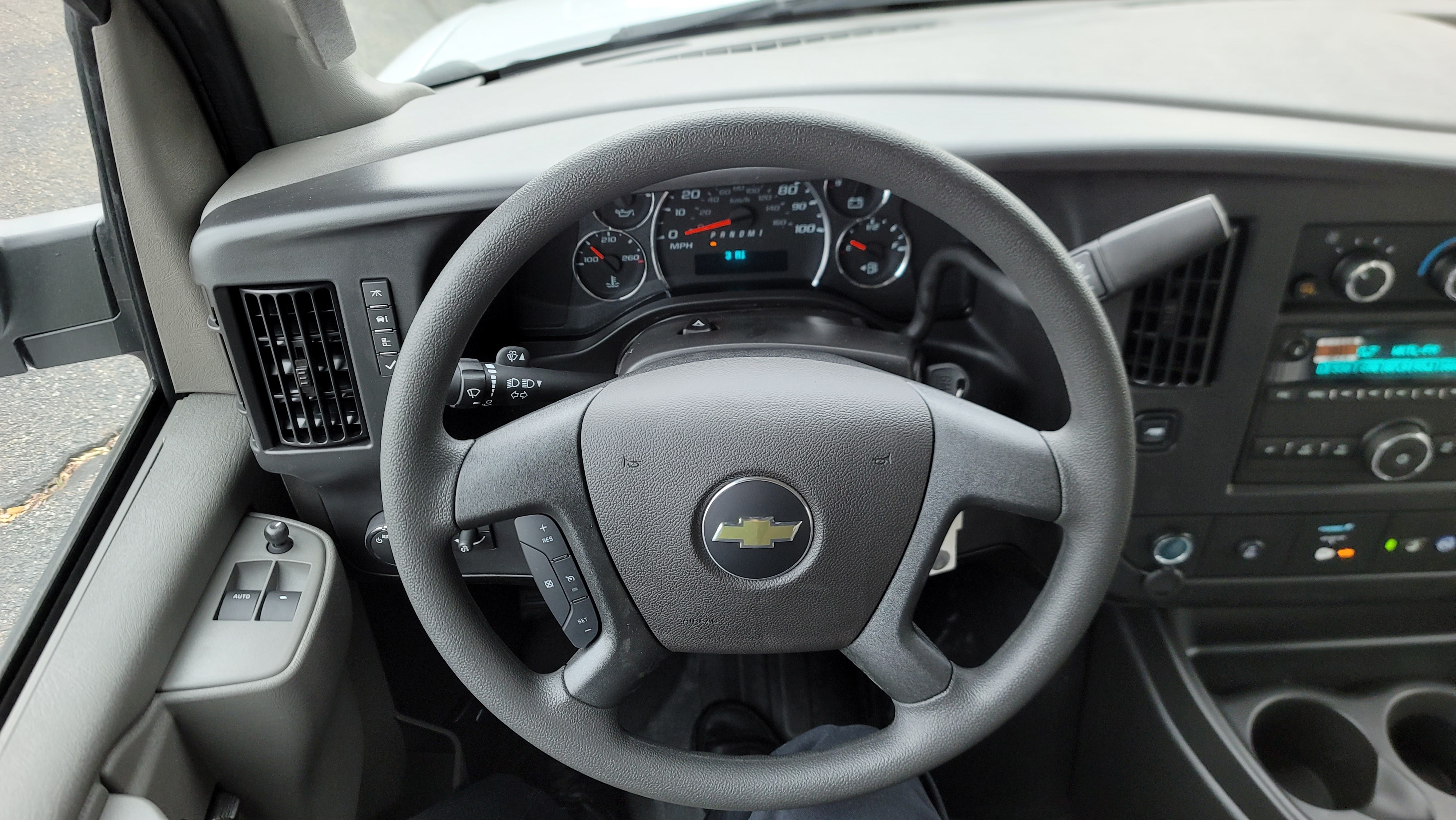 2025 Chevrolet Express Cargo WT