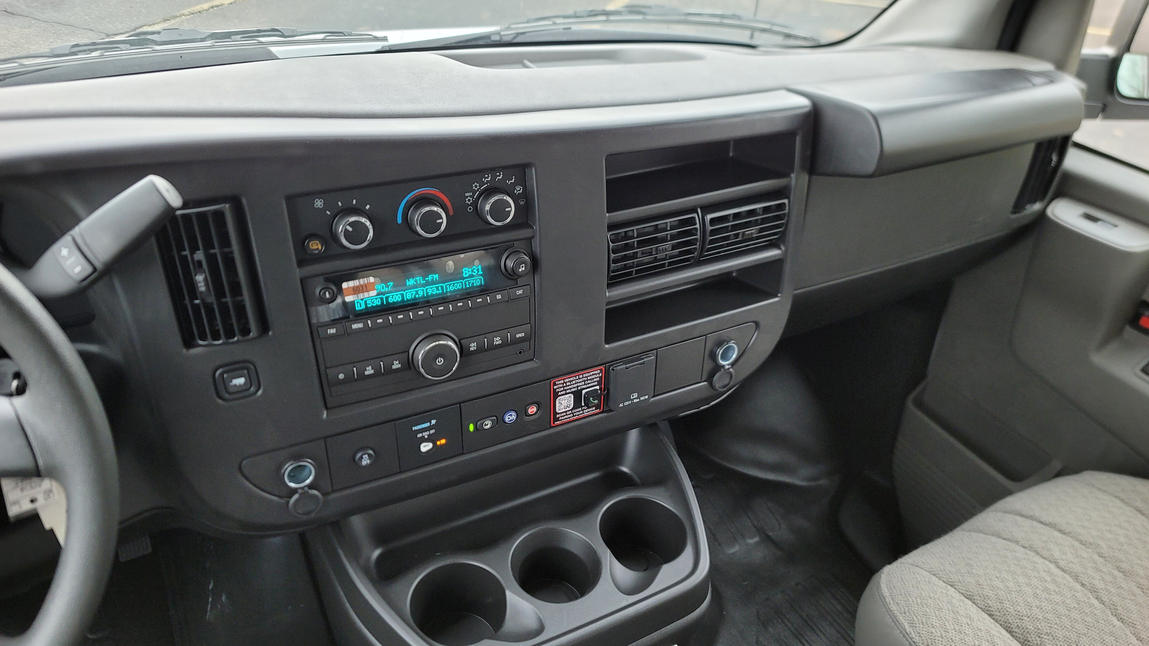 2025 Chevrolet Express Cargo WT