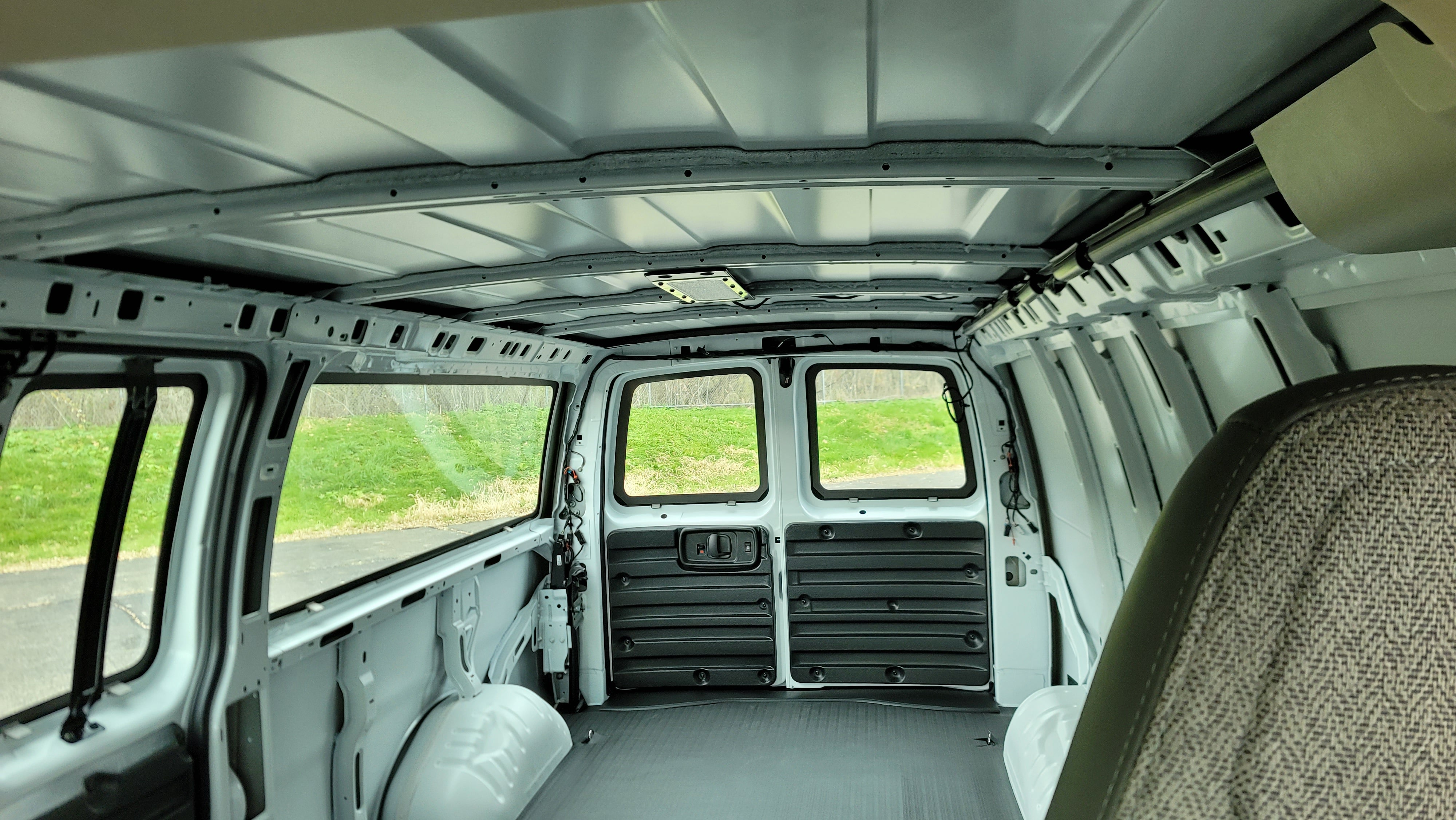 2025 Chevrolet Express Cargo WT