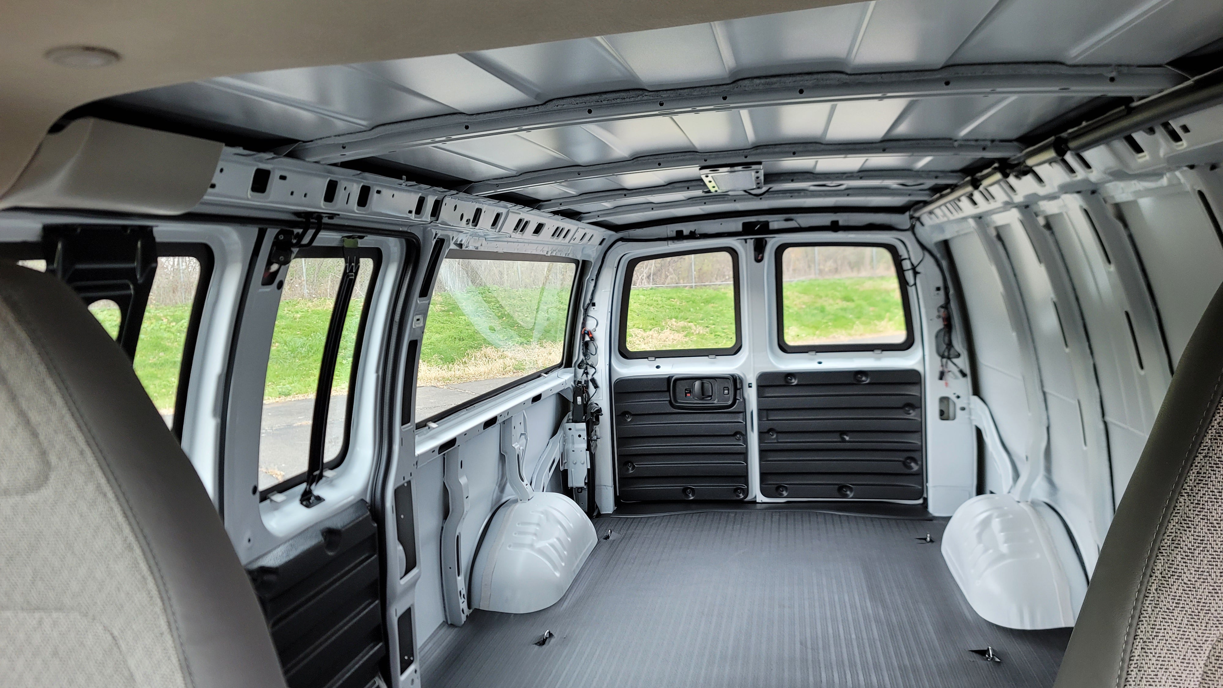 2025 Chevrolet Express Cargo WT