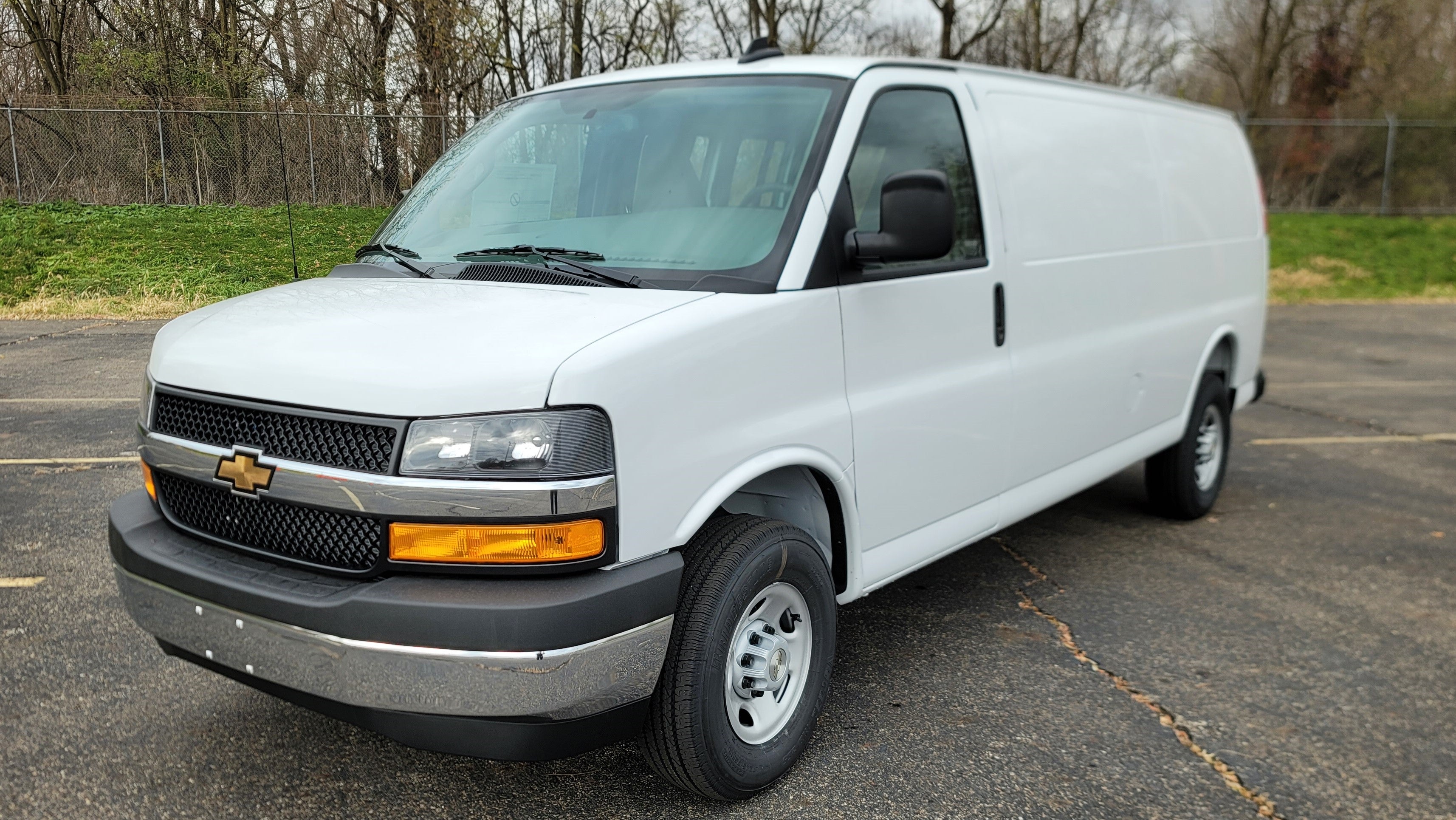 2025 Chevrolet Express Cargo WT