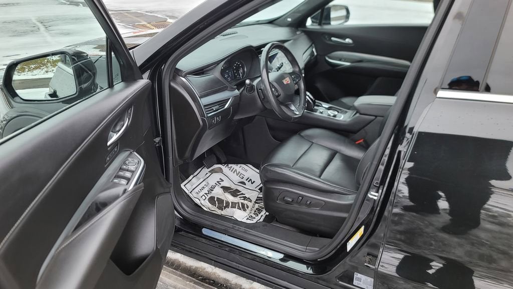 2023 Cadillac XT4 Premium Luxury