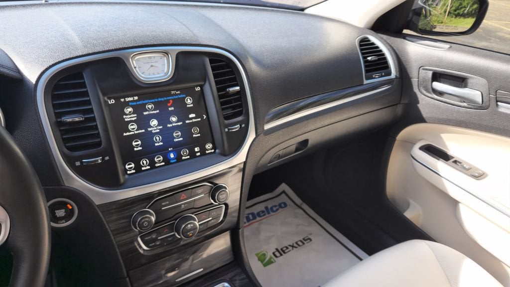2018 Chrysler 300 Touring