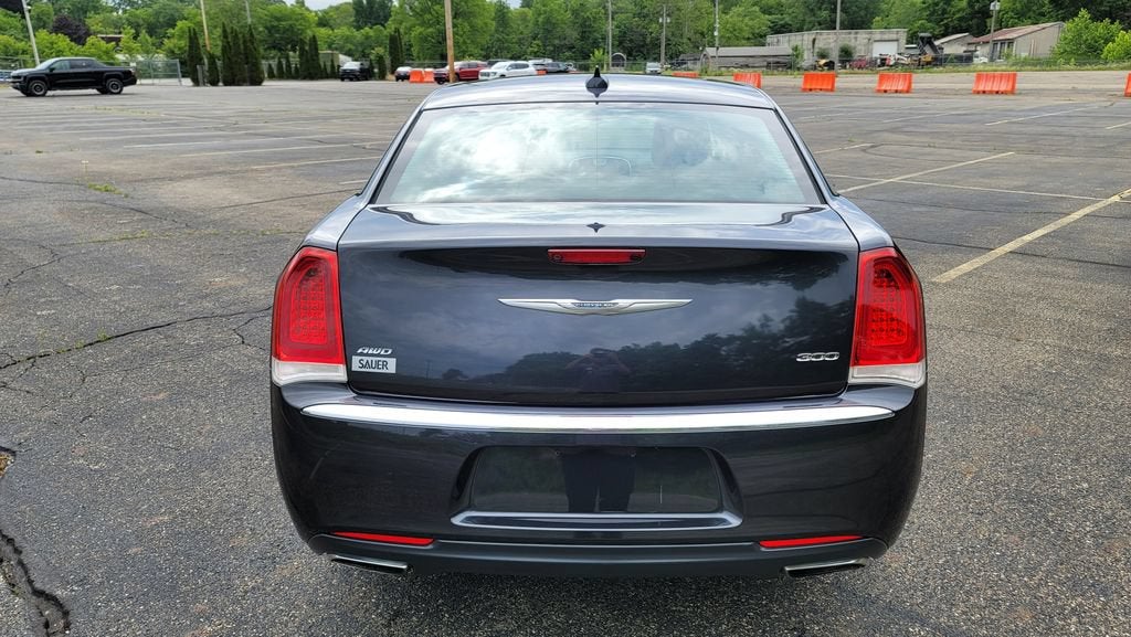 2016 Chrysler 300 Limited