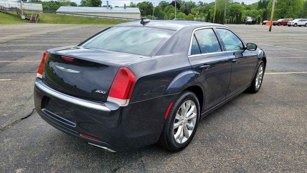 2016 Chrysler 300 Limited
