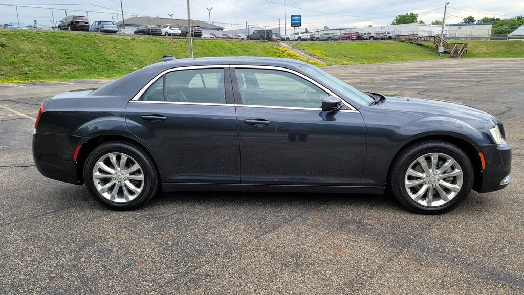 2016 Chrysler 300 Limited