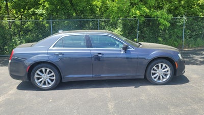 2016 Chrysler 300 Limited