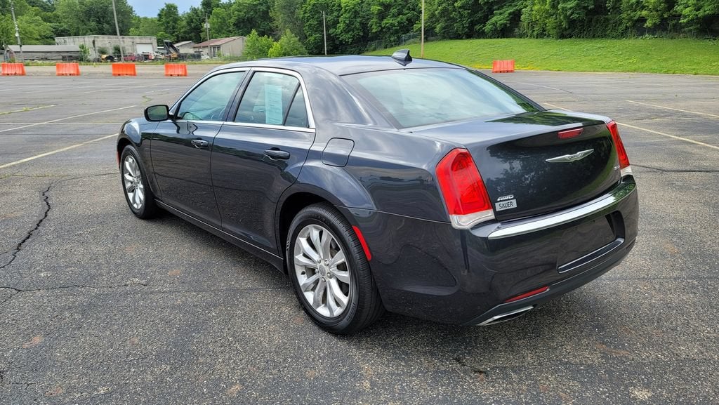 2016 Chrysler 300 Limited