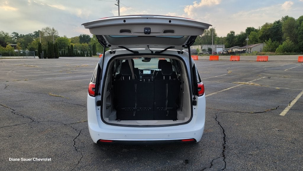 2024 Chrysler Pacifica Touring L