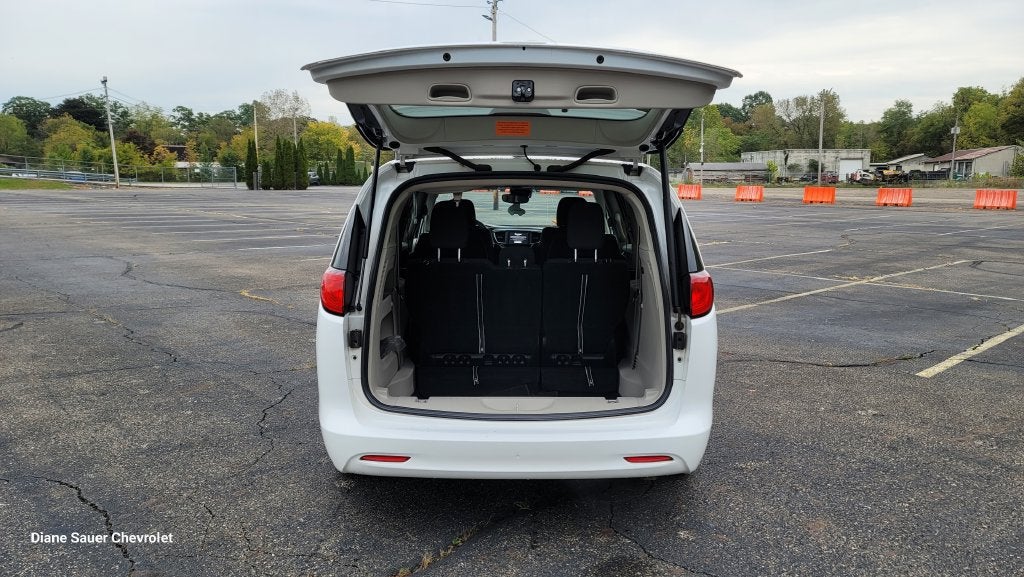 2023 Chrysler Voyager LX