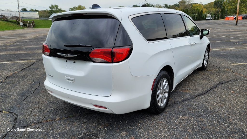 2023 Chrysler Voyager LX