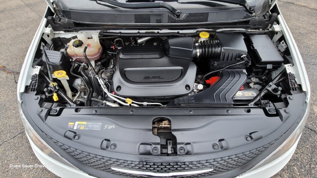 2023 Chrysler Voyager LX