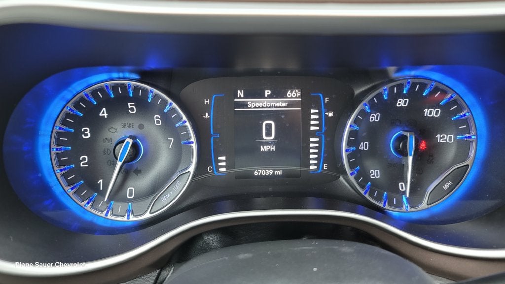 2023 Chrysler Voyager LX