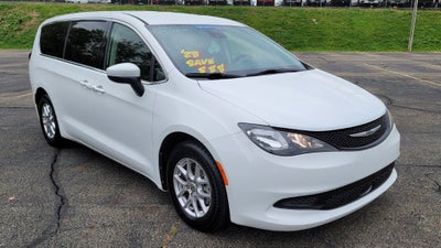 2023 Chrysler Voyager LX