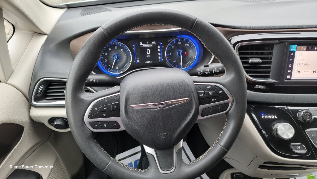 2023 Chrysler Voyager LX