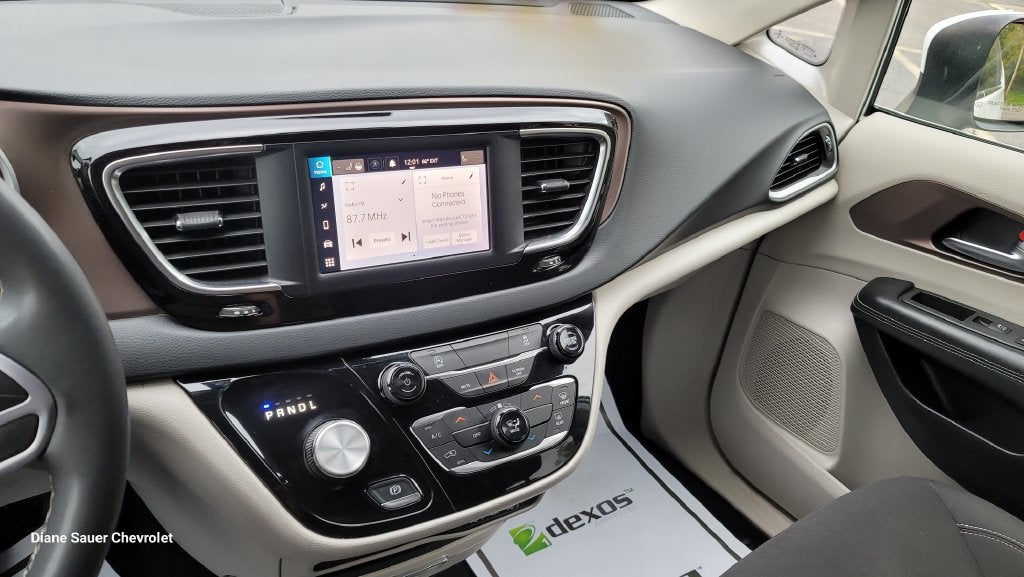 2023 Chrysler Voyager LX