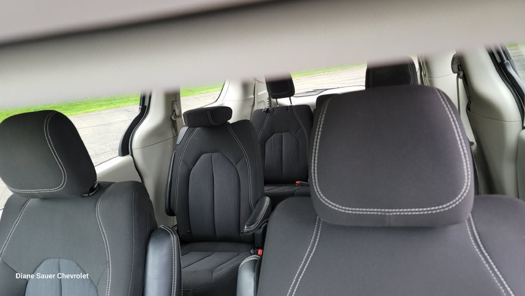 2023 Chrysler Voyager LX