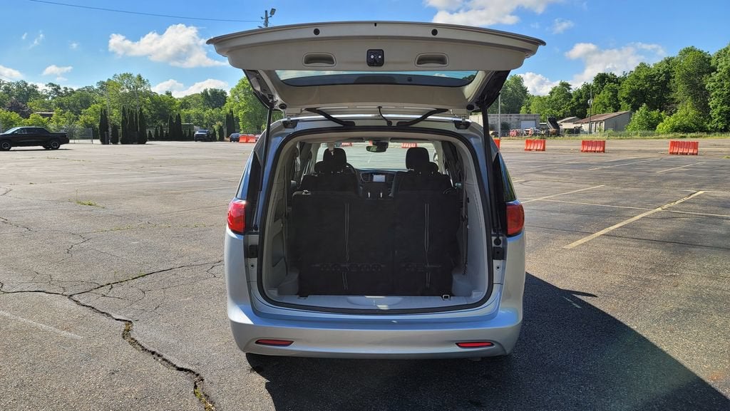 2023 Chrysler Voyager LX