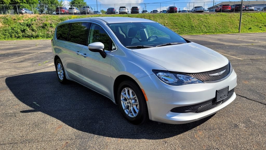 2023 Chrysler Voyager LX