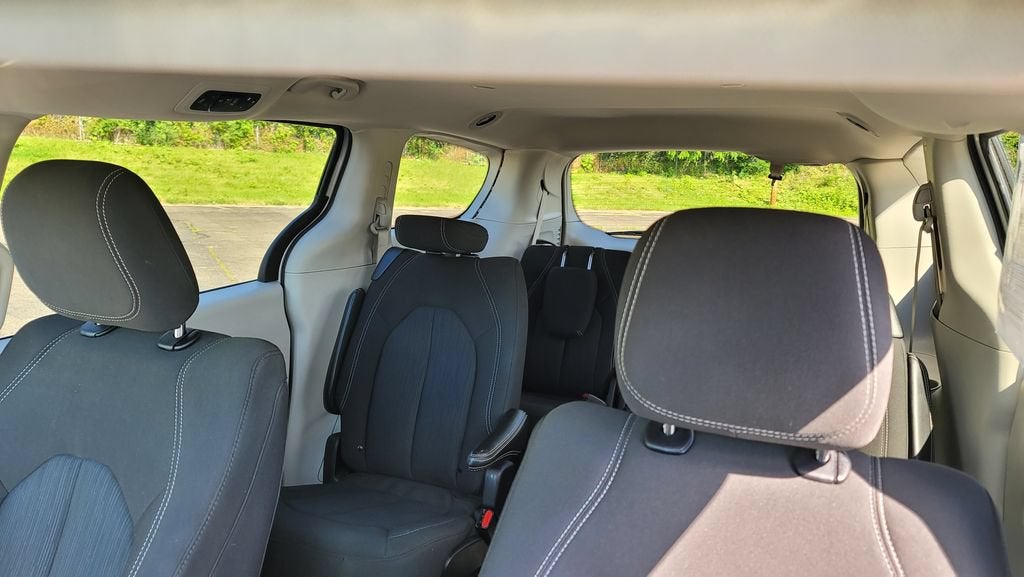 2023 Chrysler Voyager LX