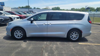 2023 Chrysler Voyager LX