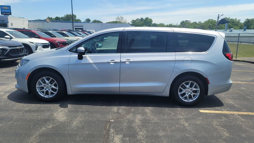 2023 Chrysler Voyager LX