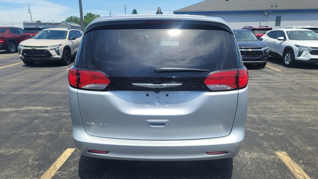 2023 Chrysler Voyager LX