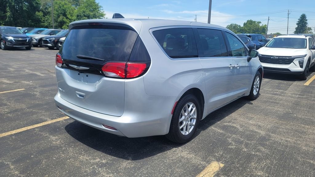 2023 Chrysler Voyager LX