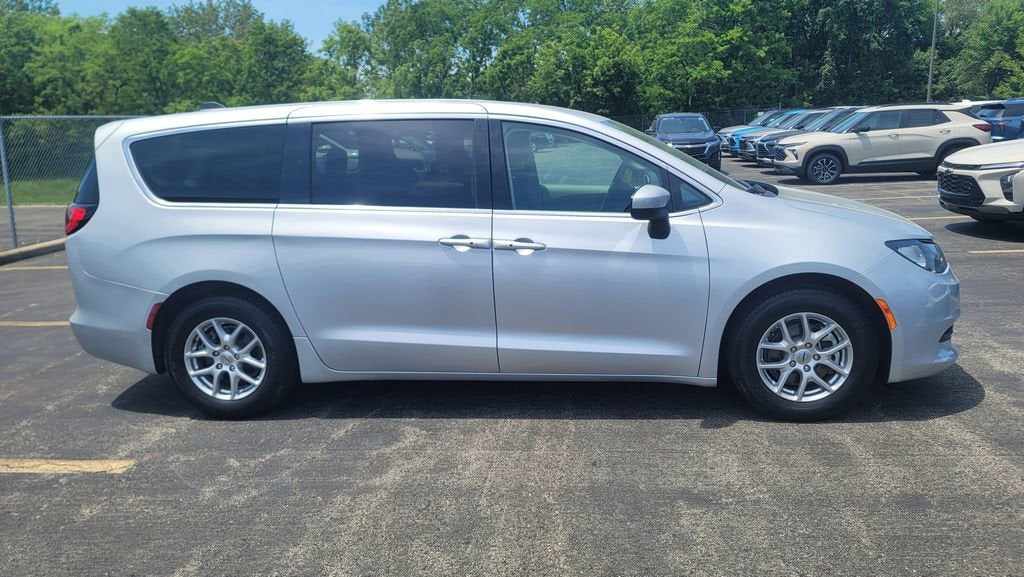2023 Chrysler Voyager LX