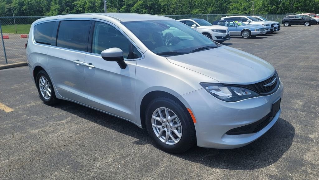 2023 Chrysler Voyager LX