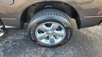 2018 RAM 1500 Big Horn Crew Cab 4x4 5'7" Box