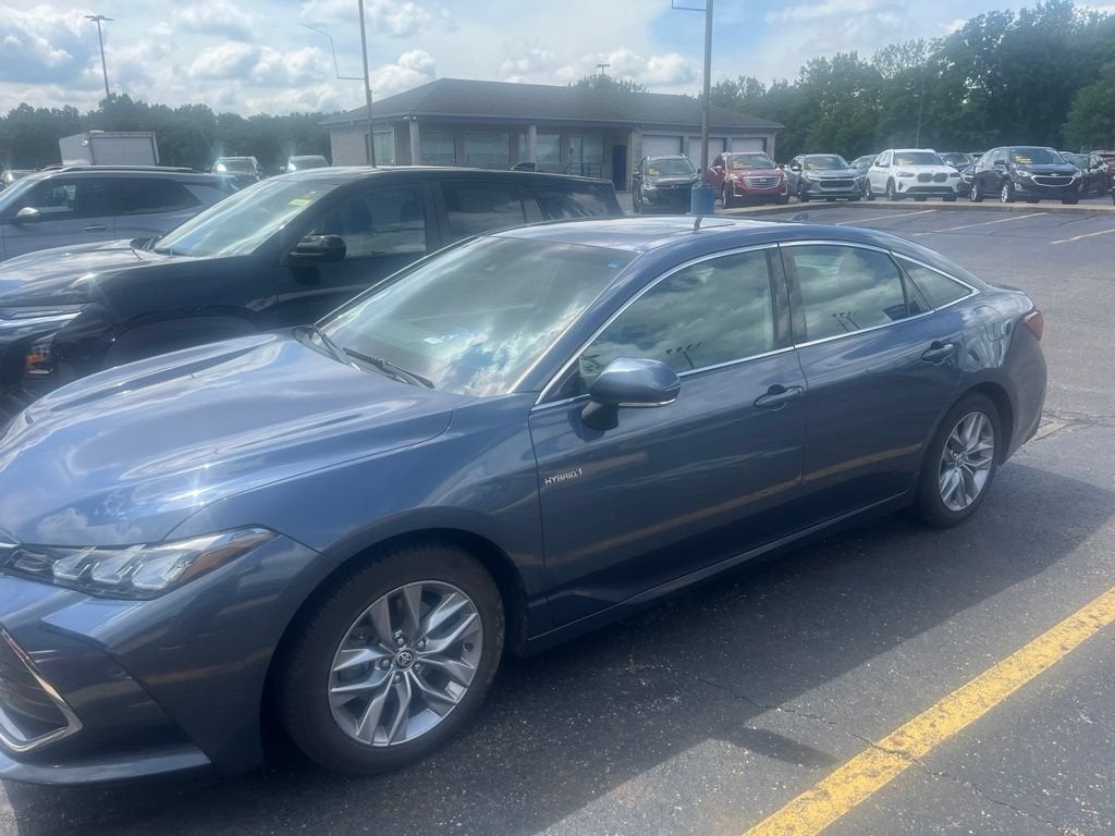 2020 Toyota Avalon Hybrid XLE