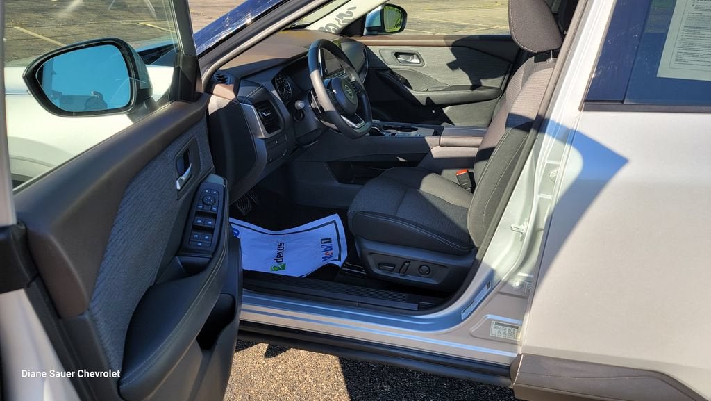 2021 Nissan Rogue SV FWD