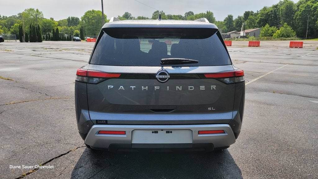 2025 Nissan Pathfinder SL