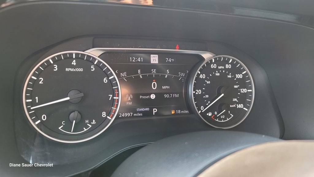 2025 Nissan Pathfinder SL