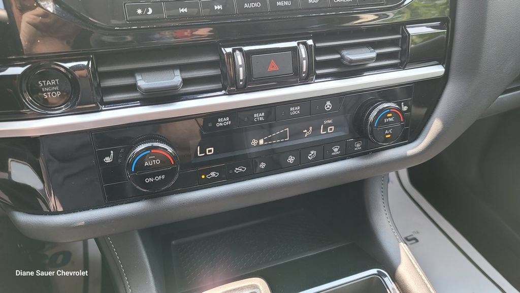 2025 Nissan Pathfinder SL