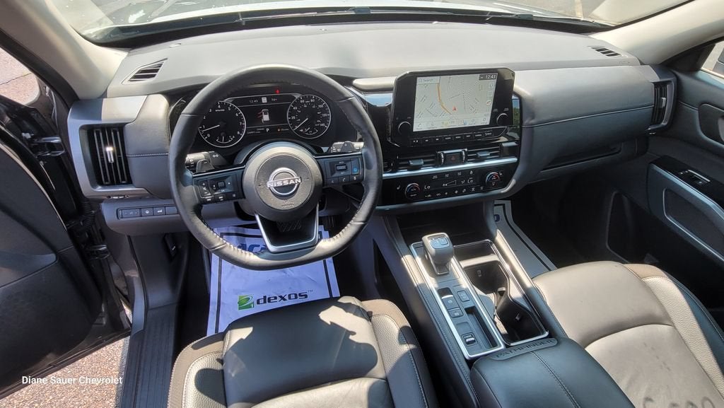 2025 Nissan Pathfinder SL